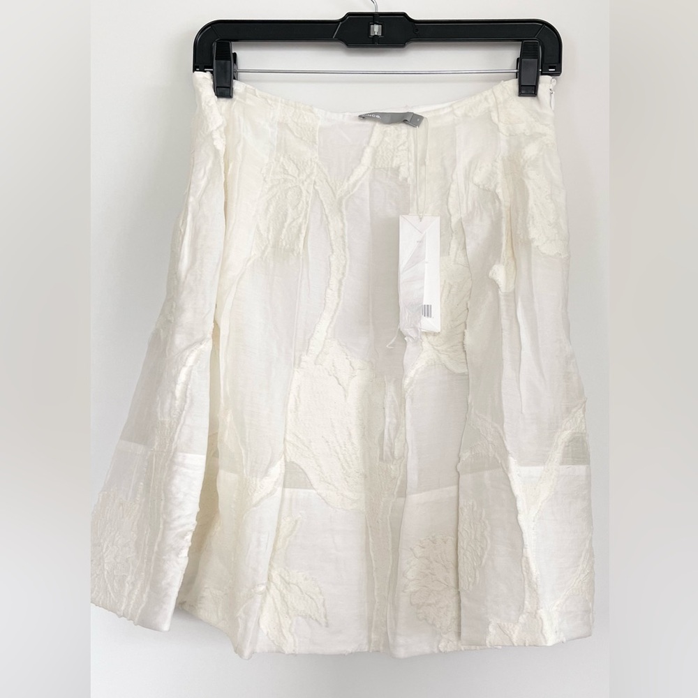 Vince Summer lady’s woman white skirt. Size XS